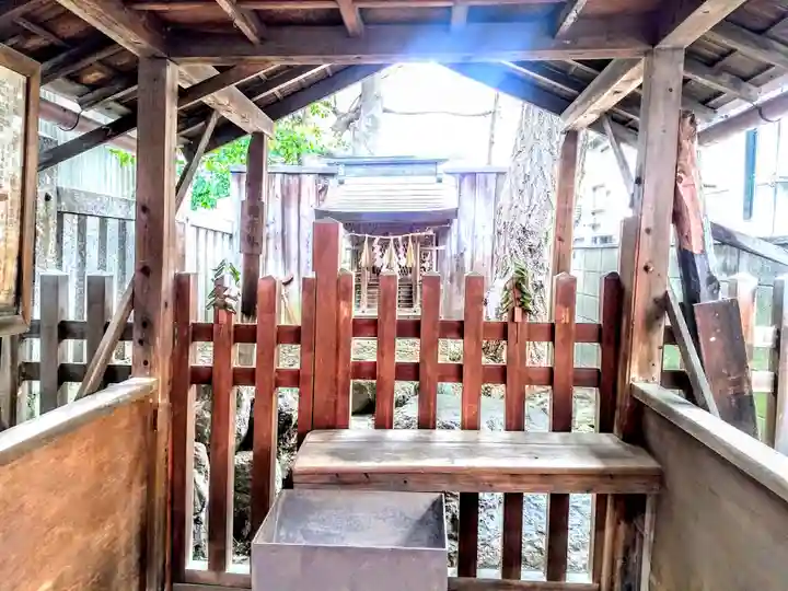 神明社の末社・摂社