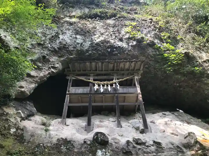 岩屋神社の末社・摂社