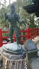 八大神社の像