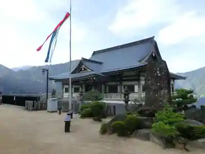 青岸渡寺の本殿・本堂
