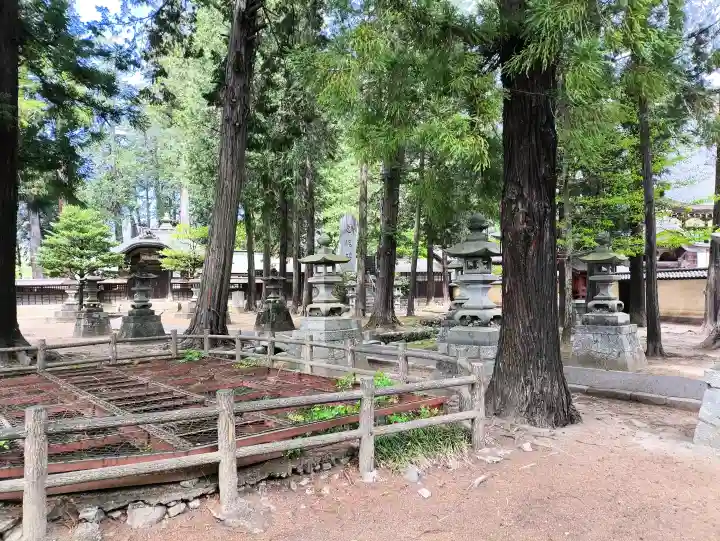 恵林寺の{uncategorized: "未分類", other: "その他", undefined: "問題あり", building: "その他建物", grave: "お墓", sacred_gate: "鳥居", guardian: "狛犬", statue: "像", buddha: "仏像", history: "歴史", nature: "自然", garden: "庭園", animal: "動物", pagoda: "塔", temizu: "手水舎", mountain_gate: "山門・神門", sanctuary: "本殿・本堂", subordinate: "末社・摂社", art: "芸術", scenery: "景色", jizo: "地蔵", ema: "絵馬", goshuin: "御朱印", omikuji: "おみくじ", items: "授与品その他", amulet: "お守り", goshuincho: "御朱印帳", eats: "食事", festival: "お祭り", votive_dance: "神楽", shichigosan: "七五三参", wedding: "結婚式", experience: "体験その他", initially: "初詣", around: "周辺", anti_infection: "感染症対策"}