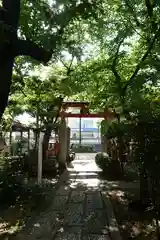 西出鎮守稲荷神社の鳥居