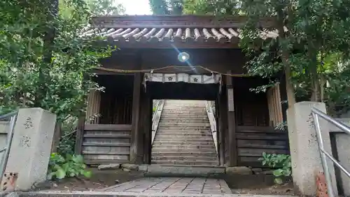 天津神社の山門