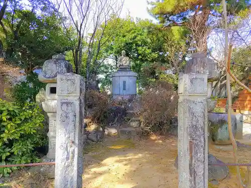 西岸寺の像