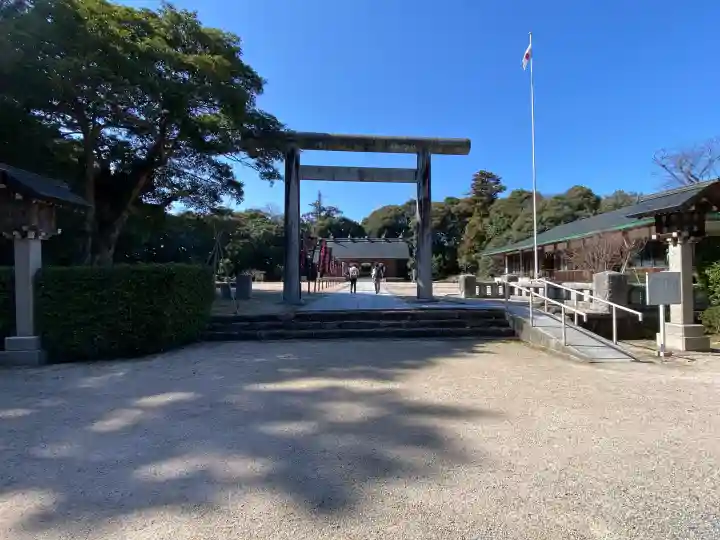 松江護國神社の{uncategorized: "未分類", other: "その他", undefined: "問題あり", building: "その他建物", grave: "お墓", sacred_gate: "鳥居", guardian: "狛犬", statue: "像", buddha: "仏像", history: "歴史", nature: "自然", garden: "庭園", animal: "動物", pagoda: "塔", temizu: "手水舎", mountain_gate: "山門・神門", sanctuary: "本殿・本堂", subordinate: "末社・摂社", art: "芸術", scenery: "景色", jizo: "地蔵", ema: "絵馬", goshuin: "御朱印", omikuji: "おみくじ", items: "授与品その他", amulet: "お守り", goshuincho: "御朱印帳", eats: "食事", festival: "お祭り", votive_dance: "神楽", shichigosan: "七五三参", wedding: "結婚式", experience: "体験その他", initially: "初詣", around: "周辺", anti_infection: "感染症対策"}