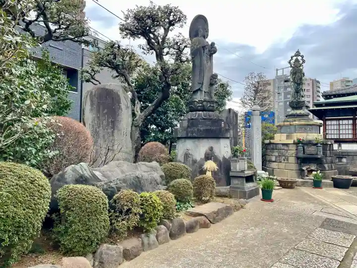 大円寺の{uncategorized: "未分類", other: "その他", undefined: "問題あり", building: "その他建物", grave: "お墓", sacred_gate: "鳥居", guardian: "狛犬", statue: "像", buddha: "仏像", history: "歴史", nature: "自然", garden: "庭園", animal: "動物", pagoda: "塔", temizu: "手水舎", mountain_gate: "山門・神門", sanctuary: "本殿・本堂", subordinate: "末社・摂社", art: "芸術", scenery: "景色", jizo: "地蔵", ema: "絵馬", goshuin: "御朱印", omikuji: "おみくじ", items: "授与品その他", amulet: "お守り", goshuincho: "御朱印帳", eats: "食事", festival: "お祭り", votive_dance: "神楽", shichigosan: "七五三参", wedding: "結婚式", experience: "体験その他", initially: "初詣", around: "周辺", anti_infection: "感染症対策"}