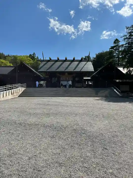 北海道神宮の{uncategorized: "未分類", other: "その他", undefined: "問題あり", building: "その他建物", grave: "お墓", sacred_gate: "鳥居", guardian: "狛犬", statue: "像", buddha: "仏像", history: "歴史", nature: "自然", garden: "庭園", animal: "動物", pagoda: "塔", temizu: "手水舎", mountain_gate: "山門・神門", sanctuary: "本殿・本堂", subordinate: "末社・摂社", art: "芸術", scenery: "景色", jizo: "地蔵", ema: "絵馬", goshuin: "御朱印", omikuji: "おみくじ", items: "授与品その他", amulet: "お守り", goshuincho: "御朱印帳", eats: "食事", festival: "お祭り", votive_dance: "神楽", shichigosan: "七五三参", wedding: "結婚式", experience: "体験その他", initially: "初詣", around: "周辺", anti_infection: "感染症対策"}