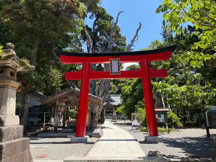 伊古奈比咩命神社の{uncategorized: "未分類", other: "その他", undefined: "問題あり", building: "その他建物", grave: "お墓", sacred_gate: "鳥居", guardian: "狛犬", statue: "像", buddha: "仏像", history: "歴史", nature: "自然", garden: "庭園", animal: "動物", pagoda: "塔", temizu: "手水舎", mountain_gate: "山門・神門", sanctuary: "本殿・本堂", subordinate: "末社・摂社", art: "芸術", scenery: "景色", jizo: "地蔵", ema: "絵馬", goshuin: "御朱印", omikuji: "おみくじ", items: "授与品その他", amulet: "お守り", goshuincho: "御朱印帳", eats: "食事", festival: "お祭り", votive_dance: "神楽", shichigosan: "七五三参", wedding: "結婚式", experience: "体験その他", initially: "初詣", around: "周辺", anti_infection: "感染症対策"}