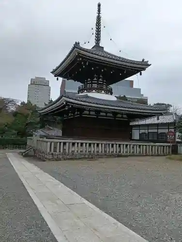 護国寺の{uncategorized: "未分類", other: "その他", undefined: "問題あり", building: "その他建物", grave: "お墓", sacred_gate: "鳥居", guardian: "狛犬", statue: "像", buddha: "仏像", history: "歴史", nature: "自然", garden: "庭園", animal: "動物", pagoda: "塔", temizu: "手水舎", mountain_gate: "山門・神門", sanctuary: "本殿・本堂", subordinate: "末社・摂社", art: "芸術", scenery: "景色", jizo: "地蔵", ema: "絵馬", goshuin: "御朱印", omikuji: "おみくじ", items: "授与品その他", amulet: "お守り", goshuincho: "御朱印帳", eats: "食事", festival: "お祭り", votive_dance: "神楽", shichigosan: "七五三参", wedding: "結婚式", experience: "体験その他", initially: "初詣", around: "周辺", anti_infection: "感染症対策"}