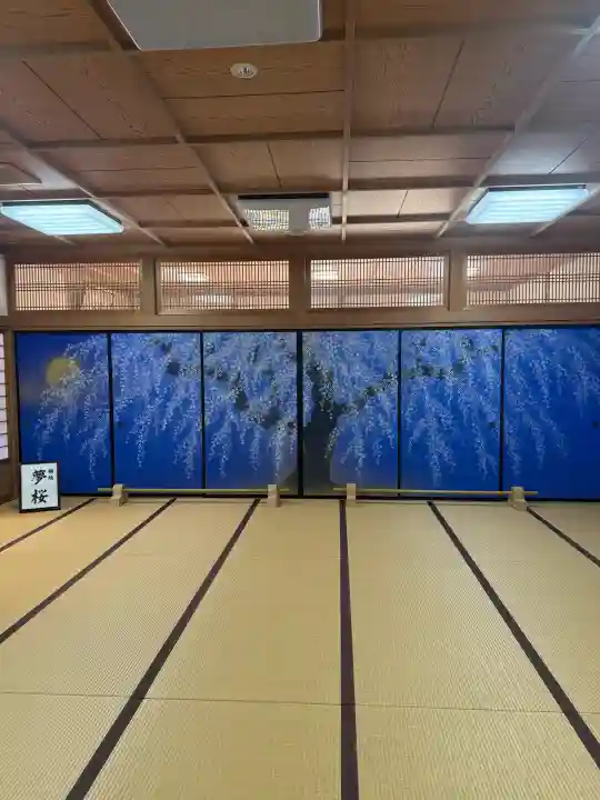 宝徳寺の{uncategorized: "未分類", other: "その他", undefined: "問題あり", building: "その他建物", grave: "お墓", sacred_gate: "鳥居", guardian: "狛犬", statue: "像", buddha: "仏像", history: "歴史", nature: "自然", garden: "庭園", animal: "動物", pagoda: "塔", temizu: "手水舎", mountain_gate: "山門・神門", sanctuary: "本殿・本堂", subordinate: "末社・摂社", art: "芸術", scenery: "景色", jizo: "地蔵", ema: "絵馬", goshuin: "御朱印", omikuji: "おみくじ", items: "授与品その他", amulet: "お守り", goshuincho: "御朱印帳", eats: "食事", festival: "お祭り", votive_dance: "神楽", shichigosan: "七五三参", wedding: "結婚式", experience: "体験その他", initially: "初詣", around: "周辺", anti_infection: "感染症対策"}