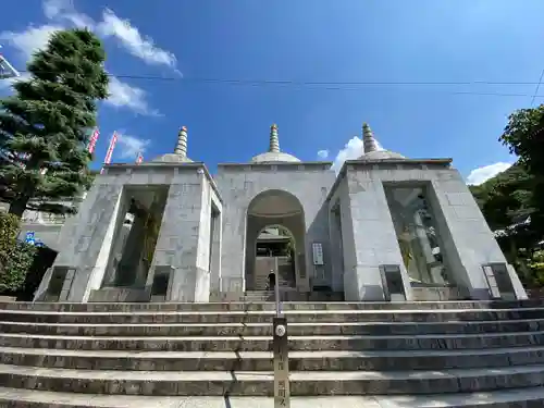 最上稲荷山妙教寺の建物その他