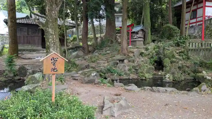 八幡朝見神社の庭園