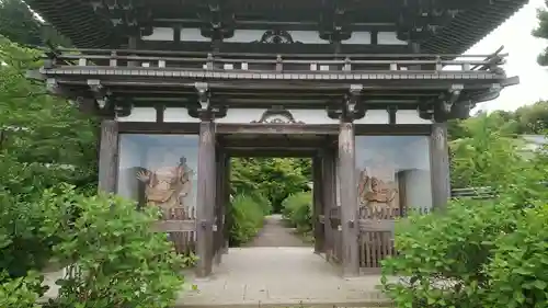 観音寺の山門