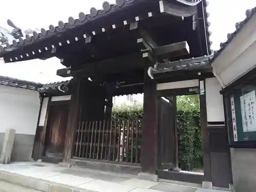 伝長寺の山門