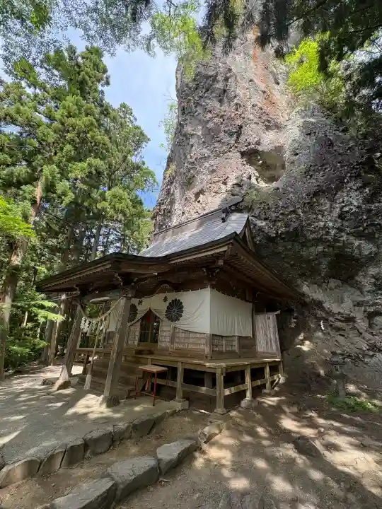 中之嶽神社の{uncategorized: "未分類", other: "その他", undefined: "問題あり", building: "その他建物", grave: "お墓", sacred_gate: "鳥居", guardian: "狛犬", statue: "像", buddha: "仏像", history: "歴史", nature: "自然", garden: "庭園", animal: "動物", pagoda: "塔", temizu: "手水舎", mountain_gate: "山門・神門", sanctuary: "本殿・本堂", subordinate: "末社・摂社", art: "芸術", scenery: "景色", jizo: "地蔵", ema: "絵馬", goshuin: "御朱印", omikuji: "おみくじ", items: "授与品その他", amulet: "お守り", goshuincho: "御朱印帳", eats: "食事", festival: "お祭り", votive_dance: "神楽", shichigosan: "七五三参", wedding: "結婚式", experience: "体験その他", initially: "初詣", around: "周辺", anti_infection: "感染症対策"}