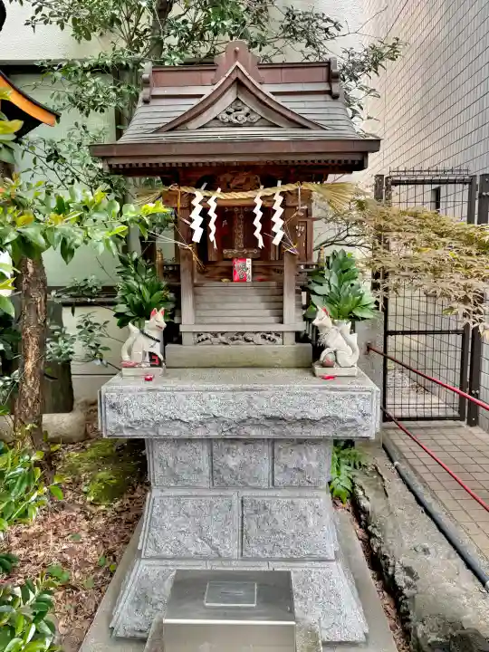 矢之庫稲荷神社の{uncategorized: "未分類", other: "その他", undefined: "問題あり", building: "その他建物", grave: "お墓", sacred_gate: "鳥居", guardian: "狛犬", statue: "像", buddha: "仏像", history: "歴史", nature: "自然", garden: "庭園", animal: "動物", pagoda: "塔", temizu: "手水舎", mountain_gate: "山門・神門", sanctuary: "本殿・本堂", subordinate: "末社・摂社", art: "芸術", scenery: "景色", jizo: "地蔵", ema: "絵馬", goshuin: "御朱印", omikuji: "おみくじ", items: "授与品その他", amulet: "お守り", goshuincho: "御朱印帳", eats: "食事", festival: "お祭り", votive_dance: "神楽", shichigosan: "七五三参", wedding: "結婚式", experience: "体験その他", initially: "初詣", around: "周辺", anti_infection: "感染症対策"}