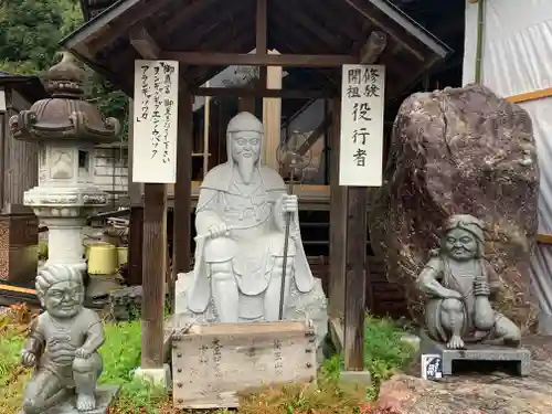  鳳仙寺の像