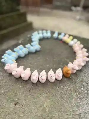 現人神社の{uncategorized: "未分類", other: "その他", undefined: "問題あり", building: "その他建物", grave: "お墓", sacred_gate: "鳥居", guardian: "狛犬", statue: "像", buddha: "仏像", history: "歴史", nature: "自然", garden: "庭園", animal: "動物", pagoda: "塔", temizu: "手水舎", mountain_gate: "山門・神門", sanctuary: "本殿・本堂", subordinate: "末社・摂社", art: "芸術", scenery: "景色", jizo: "地蔵", ema: "絵馬", goshuin: "御朱印", omikuji: "おみくじ", items: "授与品その他", amulet: "お守り", goshuincho: "御朱印帳", eats: "食事", festival: "お祭り", votive_dance: "神楽", shichigosan: "七五三参", wedding: "結婚式", experience: "体験その他", initially: "初詣", around: "周辺", anti_infection: "感染症対策"}