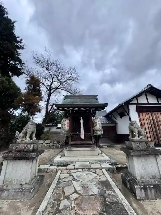 大将軍神社の{uncategorized: "未分類", other: "その他", undefined: "問題あり", building: "その他建物", grave: "お墓", sacred_gate: "鳥居", guardian: "狛犬", statue: "像", buddha: "仏像", history: "歴史", nature: "自然", garden: "庭園", animal: "動物", pagoda: "塔", temizu: "手水舎", mountain_gate: "山門・神門", sanctuary: "本殿・本堂", subordinate: "末社・摂社", art: "芸術", scenery: "景色", jizo: "地蔵", ema: "絵馬", goshuin: "御朱印", omikuji: "おみくじ", items: "授与品その他", amulet: "お守り", goshuincho: "御朱印帳", eats: "食事", festival: "お祭り", votive_dance: "神楽", shichigosan: "七五三参", wedding: "結婚式", experience: "体験その他", initially: "初詣", around: "周辺", anti_infection: "感染症対策"}