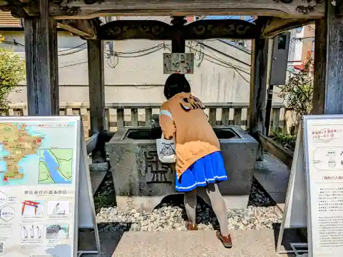 叶神社 (西叶神社)の手水舎