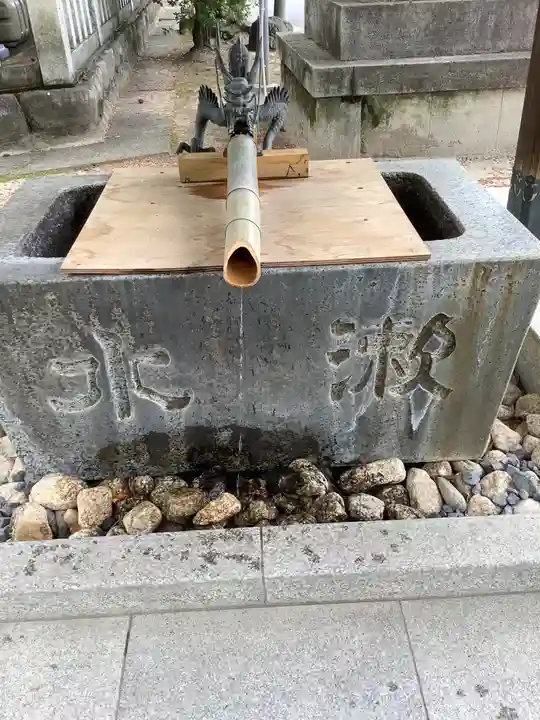 堤治神社の手水舎