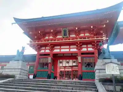 伏見稲荷大社の山門・神門