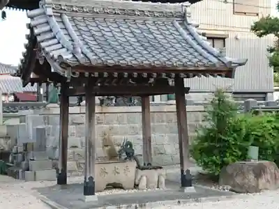 寳泉寺の手水舎
