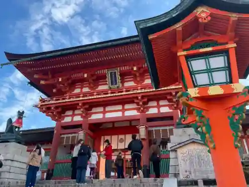 伏見稲荷大社の{uncategorized: "未分類", other: "その他", undefined: "問題あり", building: "その他建物", grave: "お墓", sacred_gate: "鳥居", guardian: "狛犬", statue: "像", buddha: "仏像", history: "歴史", nature: "自然", garden: "庭園", animal: "動物", pagoda: "塔", temizu: "手水舎", mountain_gate: "山門・神門", sanctuary: "本殿・本堂", subordinate: "末社・摂社", art: "芸術", scenery: "景色", jizo: "地蔵", ema: "絵馬", goshuin: "御朱印", omikuji: "おみくじ", items: "授与品その他", amulet: "お守り", goshuincho: "御朱印帳", eats: "食事", festival: "お祭り", votive_dance: "神楽", shichigosan: "七五三参", wedding: "結婚式", experience: "体験その他", initially: "初詣", around: "周辺", anti_infection: "感染症対策"}