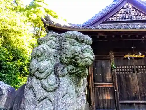 諏訪神社（佐布里諏訪神社）の狛犬