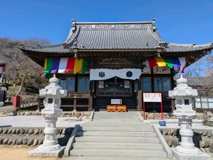 埼玉厄除け開運大師・龍泉寺(切り絵御朱印発祥の寺)の{uncategorized: "未分類", other: "その他", undefined: "問題あり", building: "その他建物", grave: "お墓", sacred_gate: "鳥居", guardian: "狛犬", statue: "像", buddha: "仏像", history: "歴史", nature: "自然", garden: "庭園", animal: "動物", pagoda: "塔", temizu: "手水舎", mountain_gate: "山門・神門", sanctuary: "本殿・本堂", subordinate: "末社・摂社", art: "芸術", scenery: "景色", jizo: "地蔵", ema: "絵馬", goshuin: "御朱印", omikuji: "おみくじ", items: "授与品その他", amulet: "お守り", goshuincho: "御朱印帳", eats: "食事", festival: "お祭り", votive_dance: "神楽", shichigosan: "七五三参", wedding: "結婚式", experience: "体験その他", initially: "初詣", around: "周辺", anti_infection: "感染症対策"}