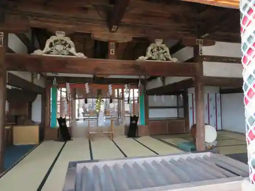 山梨岡神社の本殿