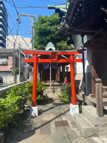 丸山神社の{uncategorized: "未分類", other: "その他", undefined: "問題あり", building: "その他建物", grave: "お墓", sacred_gate: "鳥居", guardian: "狛犬", statue: "像", buddha: "仏像", history: "歴史", nature: "自然", garden: "庭園", animal: "動物", pagoda: "塔", temizu: "手水舎", mountain_gate: "山門・神門", sanctuary: "本殿・本堂", subordinate: "末社・摂社", art: "芸術", scenery: "景色", jizo: "地蔵", ema: "絵馬", goshuin: "御朱印", omikuji: "おみくじ", items: "授与品その他", amulet: "お守り", goshuincho: "御朱印帳", eats: "食事", festival: "お祭り", votive_dance: "神楽", shichigosan: "七五三参", wedding: "結婚式", experience: "体験その他", initially: "初詣", around: "周辺", anti_infection: "感染症対策"}