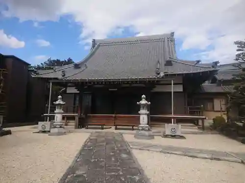 法春寺の本殿・本堂