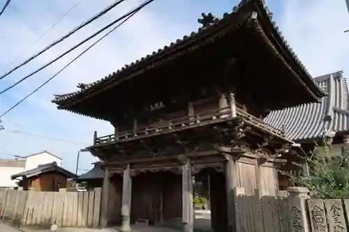 観音寺の山門