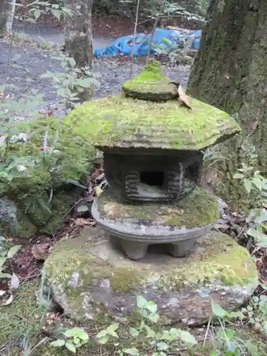 新屋山神社の建物その他