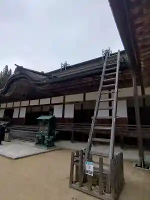 高野山金剛峯寺の{uncategorized: "未分類", other: "その他", undefined: "問題あり", building: "その他建物", grave: "お墓", sacred_gate: "鳥居", guardian: "狛犬", statue: "像", buddha: "仏像", history: "歴史", nature: "自然", garden: "庭園", animal: "動物", pagoda: "塔", temizu: "手水舎", mountain_gate: "山門・神門", sanctuary: "本殿・本堂", subordinate: "末社・摂社", art: "芸術", scenery: "景色", jizo: "地蔵", ema: "絵馬", goshuin: "御朱印", omikuji: "おみくじ", items: "授与品その他", amulet: "お守り", goshuincho: "御朱印帳", eats: "食事", festival: "お祭り", votive_dance: "神楽", shichigosan: "七五三参", wedding: "結婚式", experience: "体験その他", initially: "初詣", around: "周辺", anti_infection: "感染症対策"}