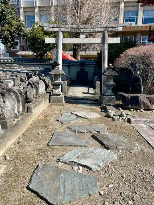 浄運寺の{uncategorized: "未分類", other: "その他", undefined: "問題あり", building: "その他建物", grave: "お墓", sacred_gate: "鳥居", guardian: "狛犬", statue: "像", buddha: "仏像", history: "歴史", nature: "自然", garden: "庭園", animal: "動物", pagoda: "塔", temizu: "手水舎", mountain_gate: "山門・神門", sanctuary: "本殿・本堂", subordinate: "末社・摂社", art: "芸術", scenery: "景色", jizo: "地蔵", ema: "絵馬", goshuin: "御朱印", omikuji: "おみくじ", items: "授与品その他", amulet: "お守り", goshuincho: "御朱印帳", eats: "食事", festival: "お祭り", votive_dance: "神楽", shichigosan: "七五三参", wedding: "結婚式", experience: "体験その他", initially: "初詣", around: "周辺", anti_infection: "感染症対策"}