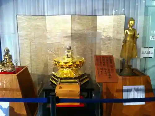 東本願寺本廟 牛久浄苑（牛久大仏）の仏像