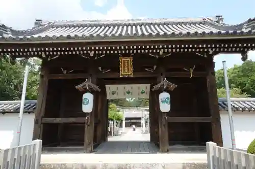 多田神社の山門