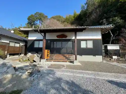 冷泉寺の{uncategorized: "未分類", other: "その他", undefined: "問題あり", building: "その他建物", grave: "お墓", sacred_gate: "鳥居", guardian: "狛犬", statue: "像", buddha: "仏像", history: "歴史", nature: "自然", garden: "庭園", animal: "動物", pagoda: "塔", temizu: "手水舎", mountain_gate: "山門・神門", sanctuary: "本殿・本堂", subordinate: "末社・摂社", art: "芸術", scenery: "景色", jizo: "地蔵", ema: "絵馬", goshuin: "御朱印", omikuji: "おみくじ", items: "授与品その他", amulet: "お守り", goshuincho: "御朱印帳", eats: "食事", festival: "お祭り", votive_dance: "神楽", shichigosan: "七五三参", wedding: "結婚式", experience: "体験その他", initially: "初詣", around: "周辺", anti_infection: "感染症対策"}