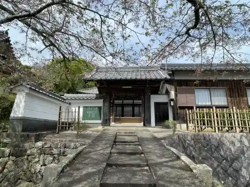 法興寺の{uncategorized: "未分類", other: "その他", undefined: "問題あり", building: "その他建物", grave: "お墓", sacred_gate: "鳥居", guardian: "狛犬", statue: "像", buddha: "仏像", history: "歴史", nature: "自然", garden: "庭園", animal: "動物", pagoda: "塔", temizu: "手水舎", mountain_gate: "山門・神門", sanctuary: "本殿・本堂", subordinate: "末社・摂社", art: "芸術", scenery: "景色", jizo: "地蔵", ema: "絵馬", goshuin: "御朱印", omikuji: "おみくじ", items: "授与品その他", amulet: "お守り", goshuincho: "御朱印帳", eats: "食事", festival: "お祭り", votive_dance: "神楽", shichigosan: "七五三参", wedding: "結婚式", experience: "体験その他", initially: "初詣", around: "周辺", anti_infection: "感染症対策"}