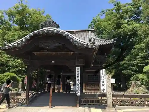 鑁阿寺の山門