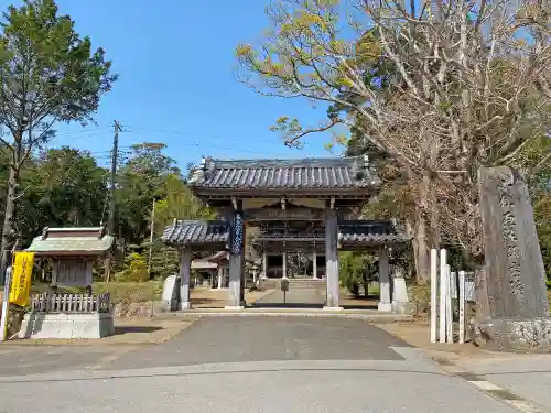 鏡忍寺の山門