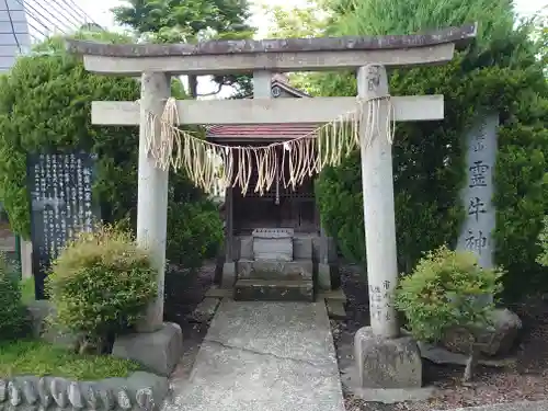 霊牛神堂の鳥居