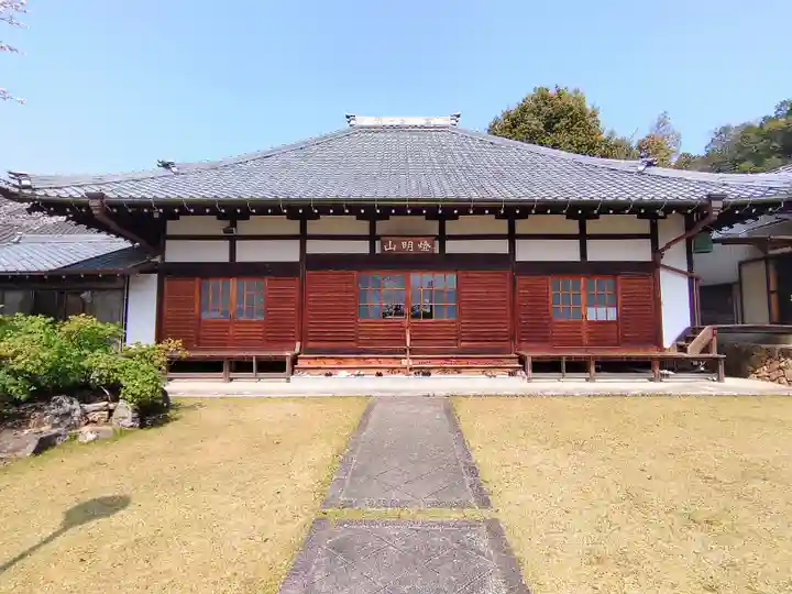 高蔵寺の本殿・本堂