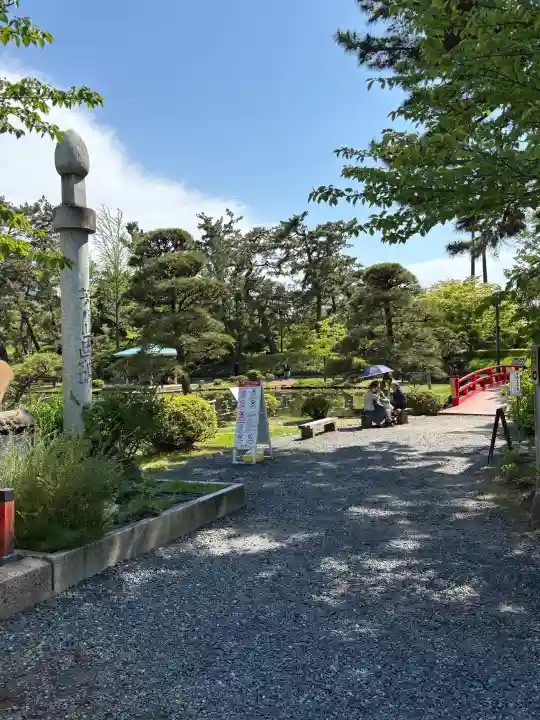白山神社の{uncategorized: "未分類", other: "その他", undefined: "問題あり", building: "その他建物", grave: "お墓", sacred_gate: "鳥居", guardian: "狛犬", statue: "像", buddha: "仏像", history: "歴史", nature: "自然", garden: "庭園", animal: "動物", pagoda: "塔", temizu: "手水舎", mountain_gate: "山門・神門", sanctuary: "本殿・本堂", subordinate: "末社・摂社", art: "芸術", scenery: "景色", jizo: "地蔵", ema: "絵馬", goshuin: "御朱印", omikuji: "おみくじ", items: "授与品その他", amulet: "お守り", goshuincho: "御朱印帳", eats: "食事", festival: "お祭り", votive_dance: "神楽", shichigosan: "七五三参", wedding: "結婚式", experience: "体験その他", initially: "初詣", around: "周辺", anti_infection: "感染症対策"}