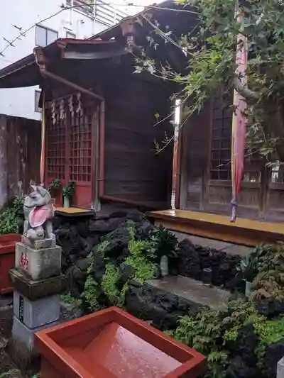 於三稲荷神社の本殿