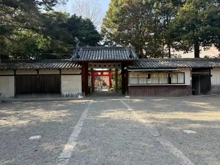日根神社の{uncategorized: "未分類", other: "その他", undefined: "問題あり", building: "その他建物", grave: "お墓", sacred_gate: "鳥居", guardian: "狛犬", statue: "像", buddha: "仏像", history: "歴史", nature: "自然", garden: "庭園", animal: "動物", pagoda: "塔", temizu: "手水舎", mountain_gate: "山門・神門", sanctuary: "本殿・本堂", subordinate: "末社・摂社", art: "芸術", scenery: "景色", jizo: "地蔵", ema: "絵馬", goshuin: "御朱印", omikuji: "おみくじ", items: "授与品その他", amulet: "お守り", goshuincho: "御朱印帳", eats: "食事", festival: "お祭り", votive_dance: "神楽", shichigosan: "七五三参", wedding: "結婚式", experience: "体験その他", initially: "初詣", around: "周辺", anti_infection: "感染症対策"}