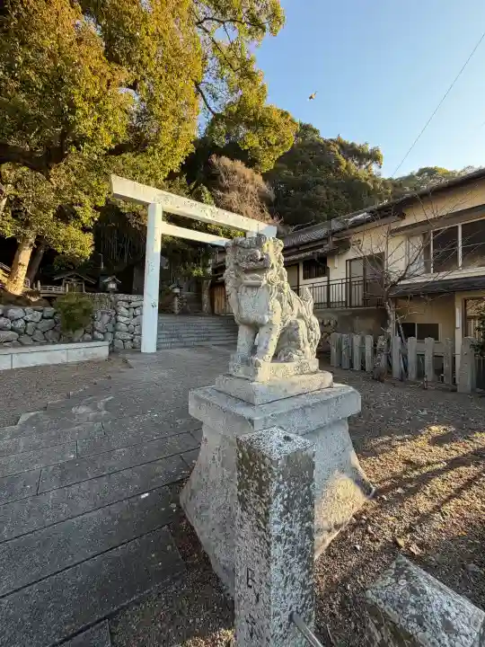長島神社の{uncategorized: "未分類", other: "その他", undefined: "問題あり", building: "その他建物", grave: "お墓", sacred_gate: "鳥居", guardian: "狛犬", statue: "像", buddha: "仏像", history: "歴史", nature: "自然", garden: "庭園", animal: "動物", pagoda: "塔", temizu: "手水舎", mountain_gate: "山門・神門", sanctuary: "本殿・本堂", subordinate: "末社・摂社", art: "芸術", scenery: "景色", jizo: "地蔵", ema: "絵馬", goshuin: "御朱印", omikuji: "おみくじ", items: "授与品その他", amulet: "お守り", goshuincho: "御朱印帳", eats: "食事", festival: "お祭り", votive_dance: "神楽", shichigosan: "七五三参", wedding: "結婚式", experience: "体験その他", initially: "初詣", around: "周辺", anti_infection: "感染症対策"}
