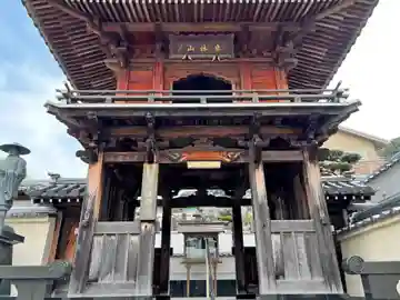 深崇寺の山門・神門